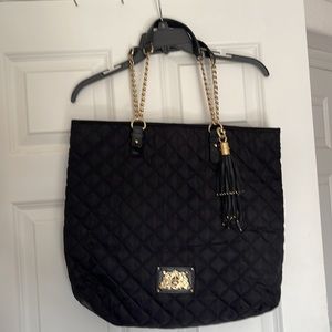 GORGEOUS JUICY COUTURE QUILTED CARRY BAG. EXCELLENT CONDITION. Black w gold
